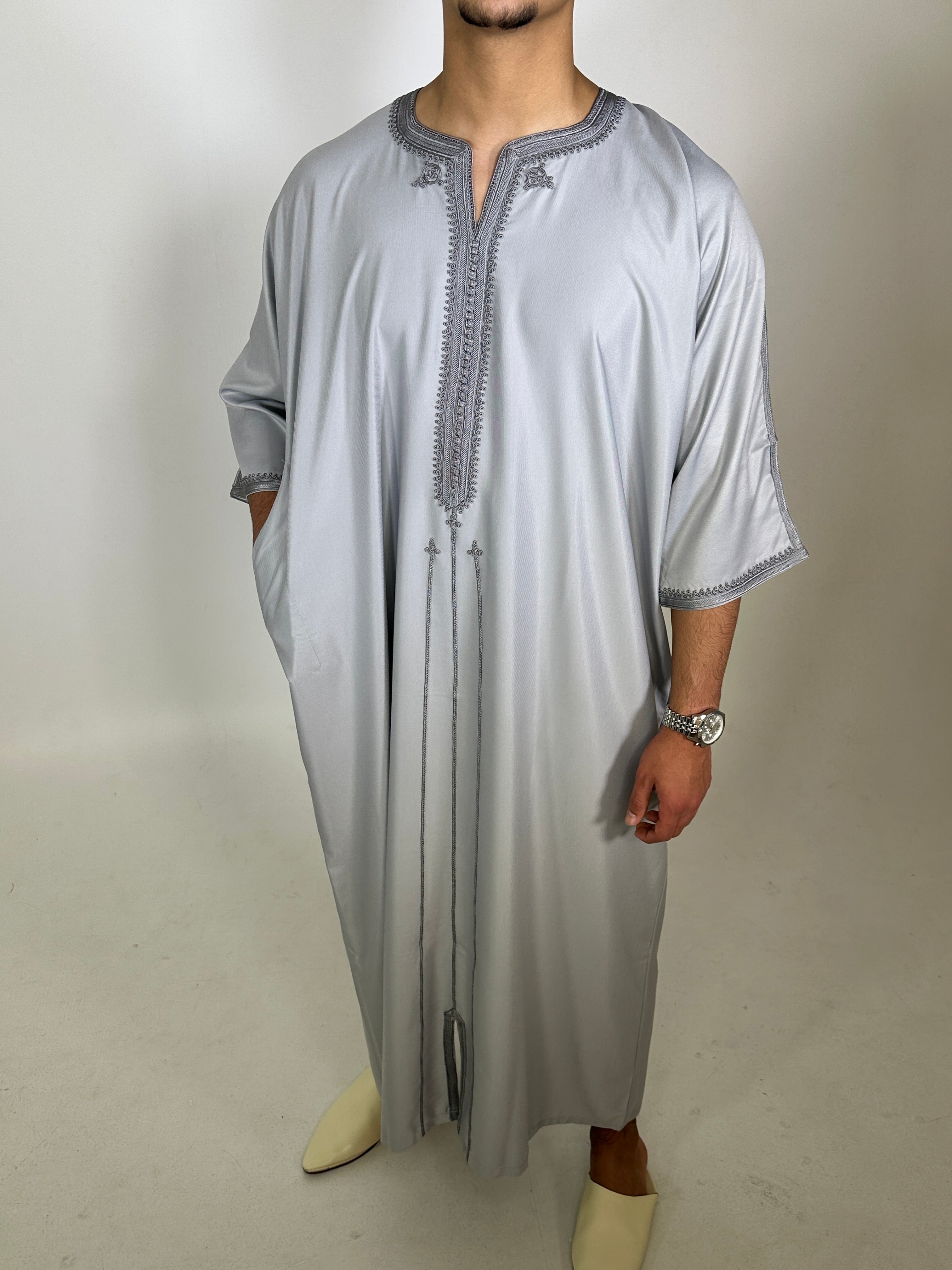 Djellaba Al Hoceima grey frontview