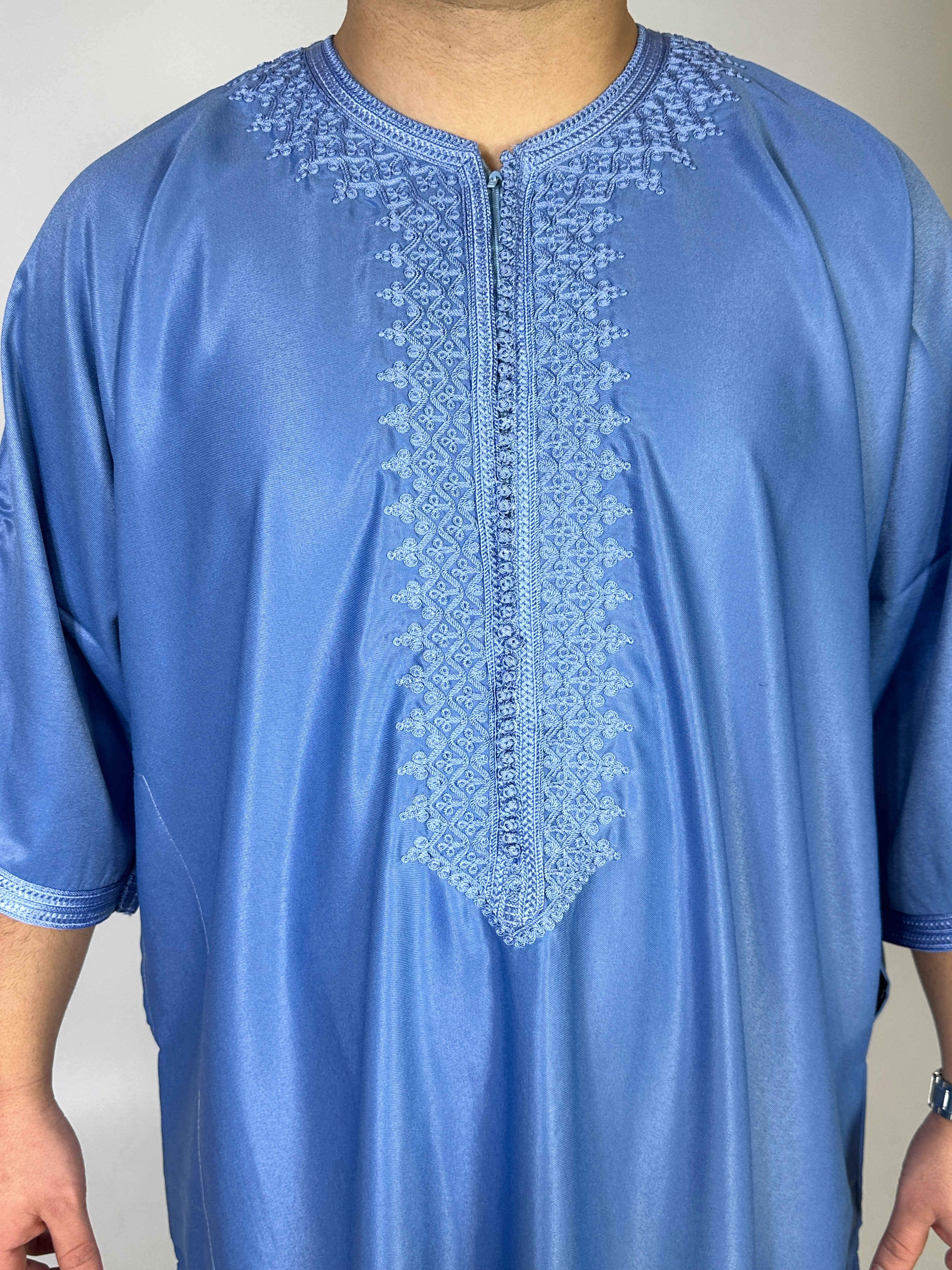 Djellaba Meknes blue front side up close