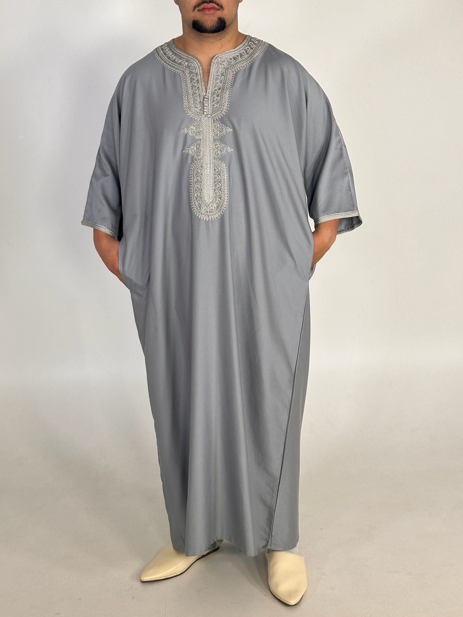 Djellaba Zeghanghane grey frontview