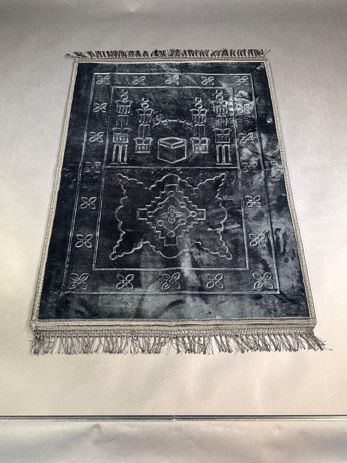 Luxury black prayer mat