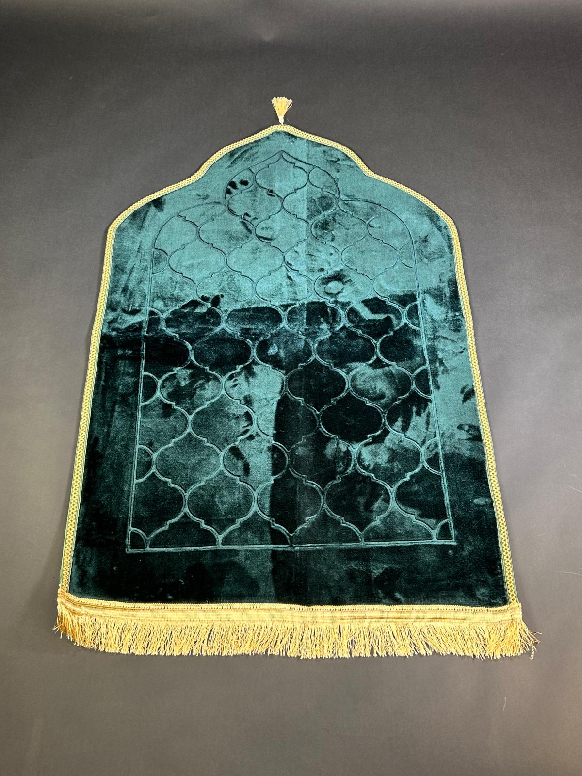 Elegant Velvet Prayer Mat - Timeless Design